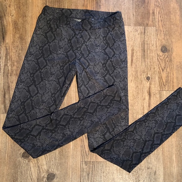Divided Pants - ⬇️3/$25⬇️ Divided Python grey comfortable leggings